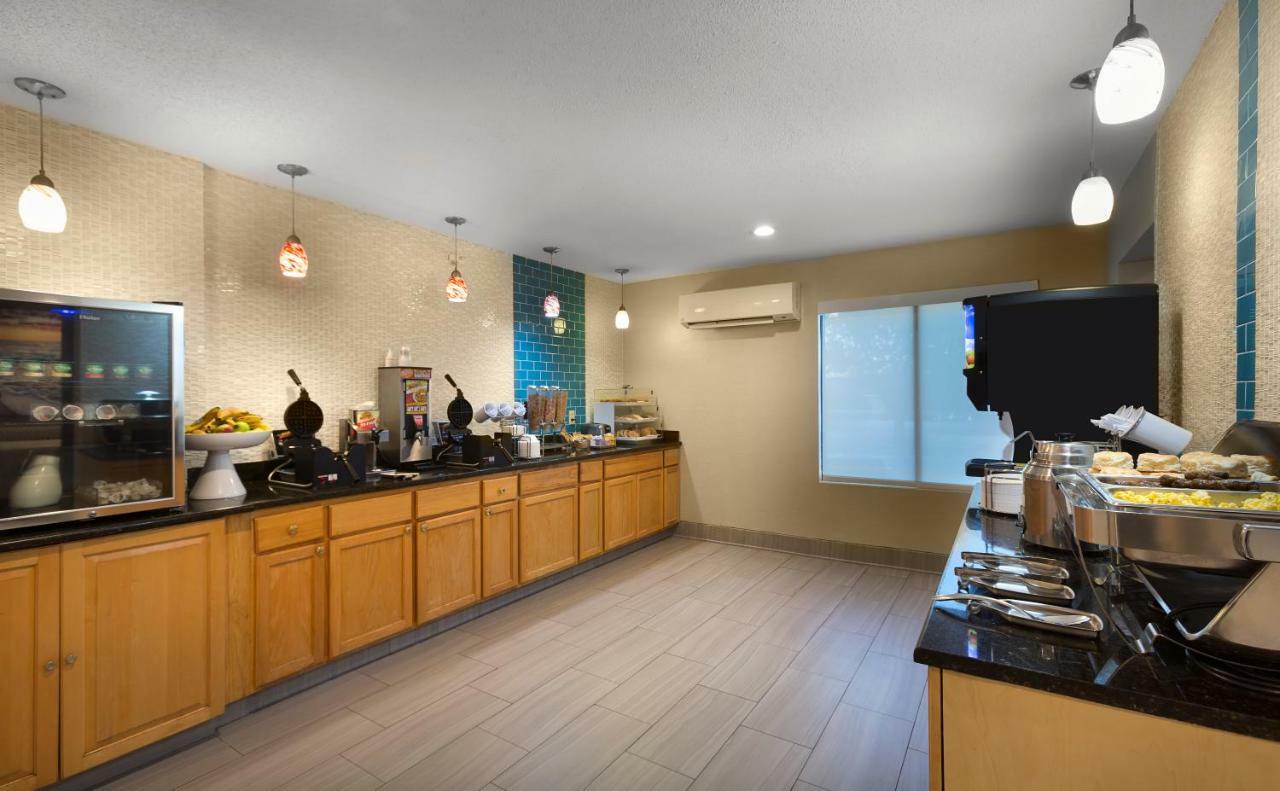 La Quinta Inn By Wyndham North Myrtle Beach Exterior photo